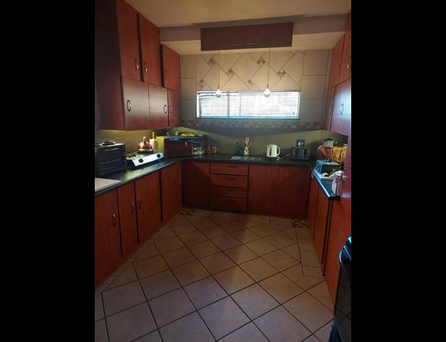 4 BEDROOM HOUSE FOR SALE IN LOURENSPARK